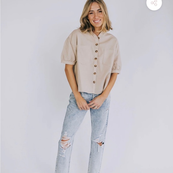 Tan blouse - Picture 4 of 11